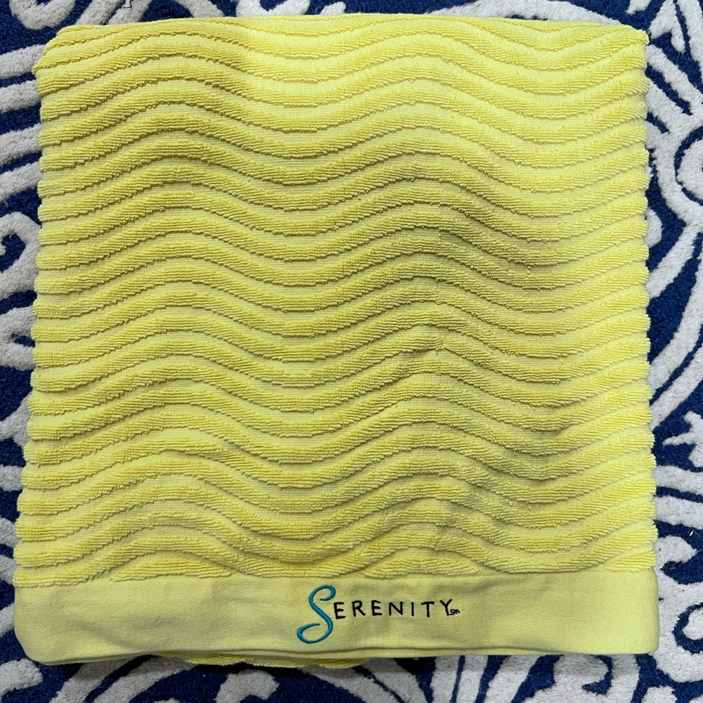 SERENITY Sunlit Wave HIGE THICK 35"x65" Beach Lounge Towel Shower Comericial GUC